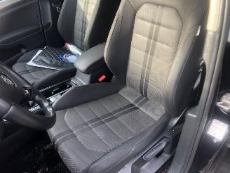 Volkswagen Golf Golf 1.6 TDI Highline BlueMotion picture 15