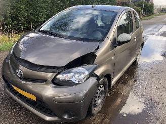 uszkodzony samochody osobowe Toyota Aygo Aygo 1.0 VVT-i Aspiration 2014/11