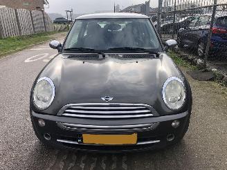 Vaurioauto  passenger cars Mini Cooper 1.6 cooper pepper 2006/5