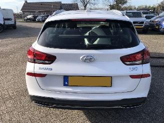 Hyundai I-30 i30 Wagon 1.0 T-GDi MHEV Comfort Smart picture 2