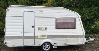 krockskadad bil caravan Avento   2001/7