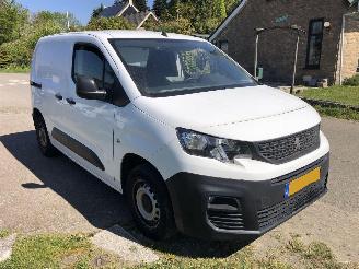 Vaurioauto  commercial vehicles Peugeot Partner Partner 1.5 BlueHDI Premium 2021/9