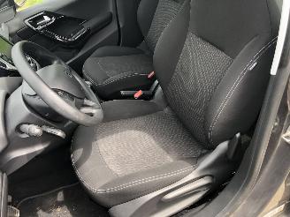 Peugeot 208 208 1.2 PureTech picture 15