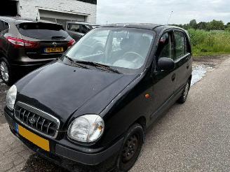 Vaurioauto  passenger cars Hyundai Atos automaat 2001/7