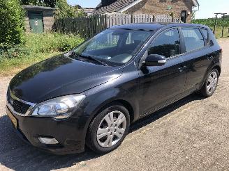  Kia Ceed 1.4 VVT X-ecutive 2010/1