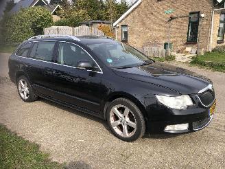 Damaged car Skoda Superb Superb Combi Superb Combi - 2.0 tdi automaat 2010/3