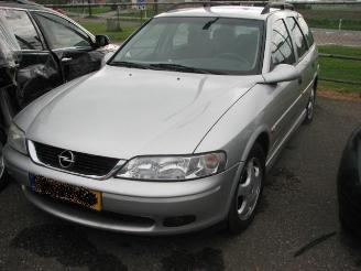 uszkodzony samochody osobowe Opel Vectra 1.8xe 1999/4