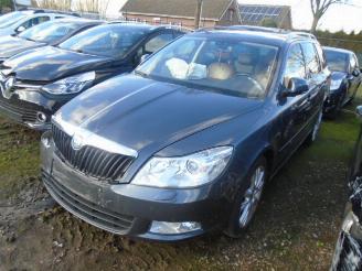 damaged passenger cars Skoda Octavia 1.2 tsi 2011/2