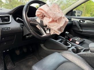 Nissan Qashqai 1.2 Tekna Pano Navi Clima NAP picture 11