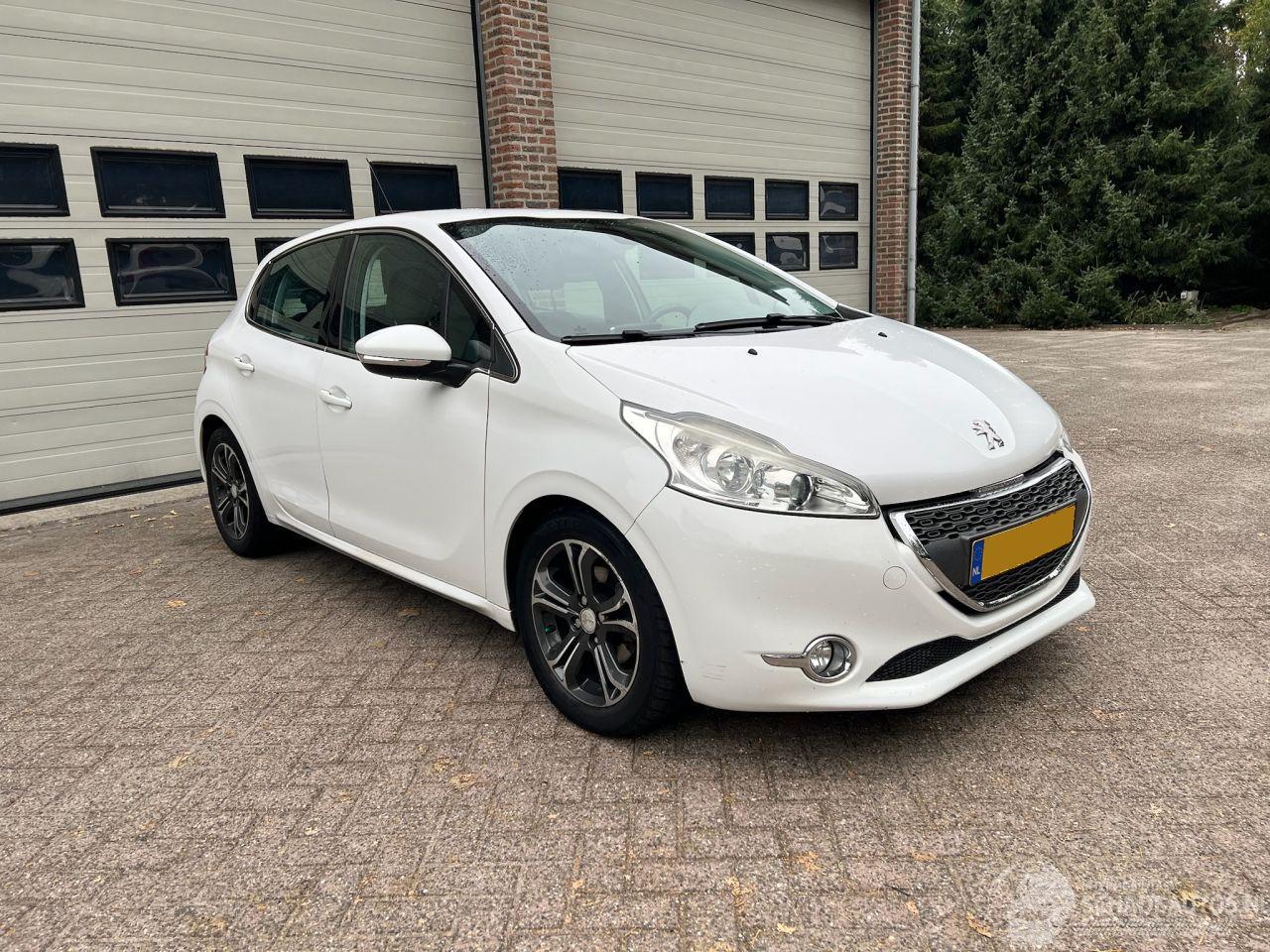 Peugeot 208 1.4 VTi Allure Navi Clima 167095 Km !