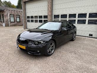 Schadeauto BMW 3-serie 318i High Executive Automaat Schuifdak NAP ! 2018/5