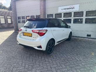 Toyota Yaris 1.5 Hybrid Bi-Tone Navi Clima Cruise picture 3
