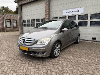 uszkodzony samochody osobowe Mercedes B-klasse 200 Turbo Automaat Schuifdak Navi Clima 2006/9