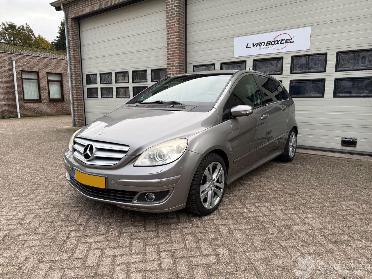 Mercedes B-klasse 200 Turbo Automaat Schuifdak Navi Clima