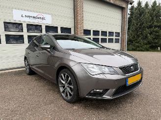 Schadeauto Seat Leon 1.2 TSI Style Automaat Navi Clima Cruise 2015/10