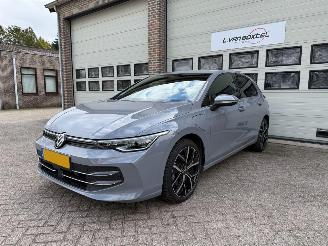 damaged passenger cars Volkswagen Golf 1.5 eHybrid 50 Edition PHEV Automaat 19959 Km NAP ! 2024/11