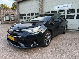Schadeauto Toyota Avensis 1.8 VVT-i Business Pro Automaat Pano Navi Clima 2017/2