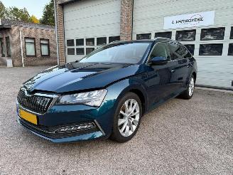 krockskadad bil auto Skoda Superb 1.4 TSI iV PHEV Automaat Pano 93807 Km 2022/3