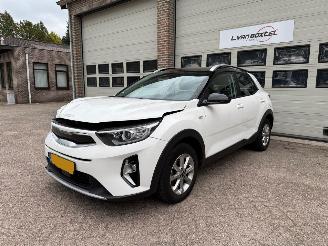 krockskadad bil auto Kia Stonic 1.0 T-GDi MHEV DynamicLine Navi Clima 51460 Km NAP ! 2022/2