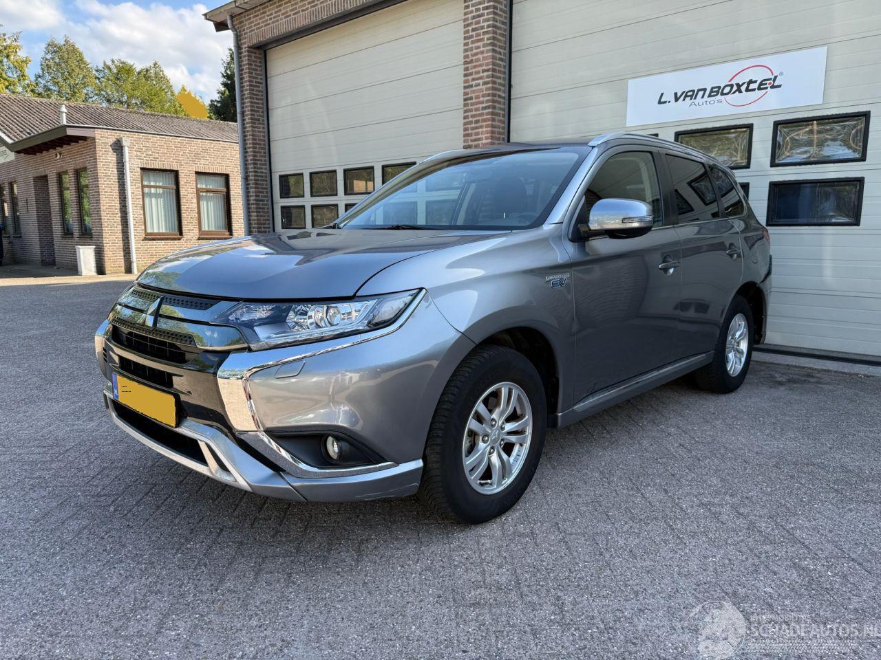 Mitsubishi Outlander 2.4 PHEV Pure Navi Clima Cruise 89684 Km NAP !