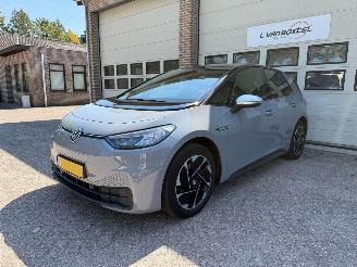 Vaurioauto  passenger cars Volkswagen ID.3 First 58 kWh Navi Clima 67933 Km NAP ! 2020/10