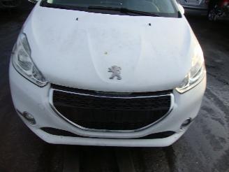 Peugeot 208  picture 2