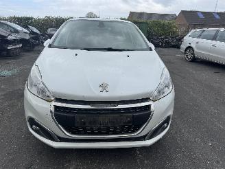 Peugeot 208  picture 8