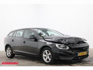 Volvo V-60 2.0 D2 Kinetic Navi Clima Cruise PDC AHK picture 2