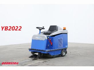 dommages machines Deutz-Fahr  95 BJ 2022 33Hrs! Kehrmaschine / Veegmachine 2022/1