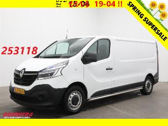 Schade bestelwagen Renault Trafic 2.0 dCi 120 L2-H1 Comfort LED Airco Cruise PDC AHK 2021/10