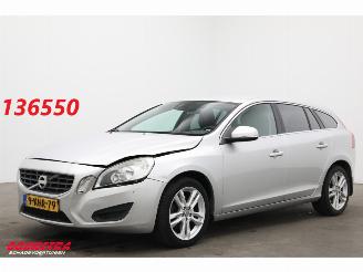 Coche accidentado Volvo V-60 1.6 T3 Aut. Momentum Navi Clima Cruise PDC 141.308 km! 2013/5