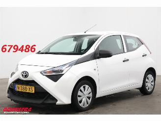 škoda osobní automobily Toyota Aygo 1.0 VVT-i x-fun Bluetooth Airco Cruise 49.610 km! 2022/1
