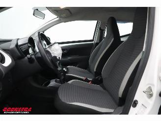 Toyota Aygo 1.0 VVT-i x-play limited Airco Bluetooth Cruise Camera 74.091 km! picture 16