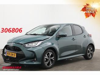 skadebil auto Toyota Yaris 1.5 Hybrid 115 Dynamic LED ACC LRHZ SHZ Camera PDC 3.421 km! 2025/6