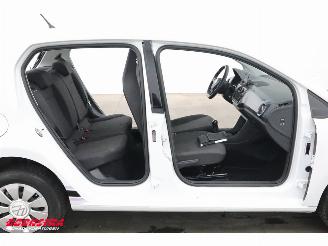 Volkswagen Up! 1.0 5-DRS Bluetooth Airco 28.224 km! picture 6