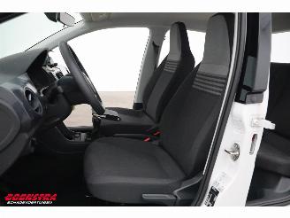 Volkswagen Up! 1.0 5-DRS Bluetooth Airco 28.224 km! picture 12