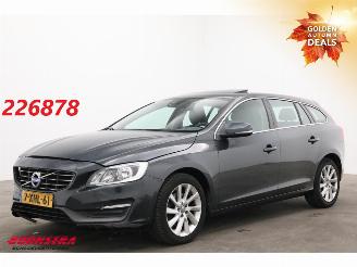 skadebil auto Volvo V-60 1.6 D2 Momentum Schuifdak Navi Clima Cruise PDC AHK 2014/8