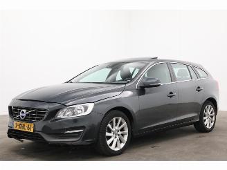 Damaged car Volvo V-60 1.6 D2 Momentum Schuifdak Navi Clima Cruise PDC AHK 2014/8