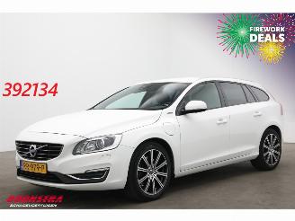 Schadeauto Volvo V-60 2.4 D5 Twin Engine Summum Memory Leder Cruise SHZ AHK 2018/1
