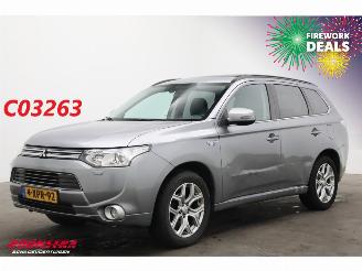 Schadeauto Mitsubishi Outlander 2.0 PHEV Instyle Schuifdak Leder Navi Clima Cruise Camera SHZ AHK 2014/10