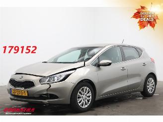 Schadeauto Kia Cee d 1.6 GDI BusinessLine Navi Clima Cruise Camera PDC 115.022 km! 2015/5