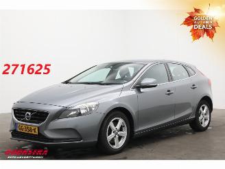 krockskadad bil auto Volvo V-40 2.0 D2 Momentum Navi Clima Cruise PDC AHK 2015/6