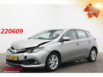 uszkodzony samochody osobowe Toyota Auris 1.8 Hybrid Dynamic Navi Clima Cruise PDC 169.034 km! 2016/1