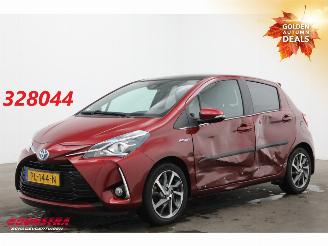 Damaged car Toyota Yaris 1.5 Hybrid Premium Pano Navi Clima Cruise Camera 70.443 km! 2017/7
