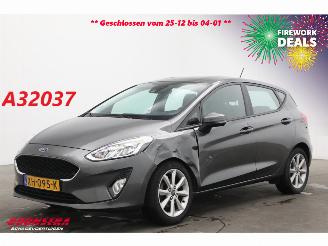 uszkodzony samochody osobowe Ford Fiesta 1.1 Trend 5-DRS Navi Airco Cruise PDC 2019/2