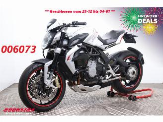Tweedehands motor MV Agusta Brutale Dragster 800 ABS Lap Timer Quickshift 19.101 km! 2015/3