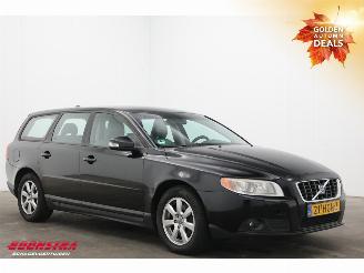 Volvo V-70 2.4D Kinetic BiXenon Clima Navi Leder SHZ AHK picture 2