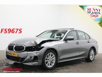 Schadeauto BMW 3-serie 330e Schuifdak 360° LED Cruise SHZ 4.216 km! 2025/8