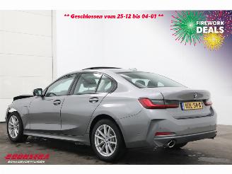 BMW 3-serie 330e Schuifdak 360° LED Cruise SHZ 4.216 km! picture 4