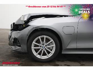 BMW 3-serie 330e Schuifdak 360° LED Cruise SHZ 4.216 km! picture 11